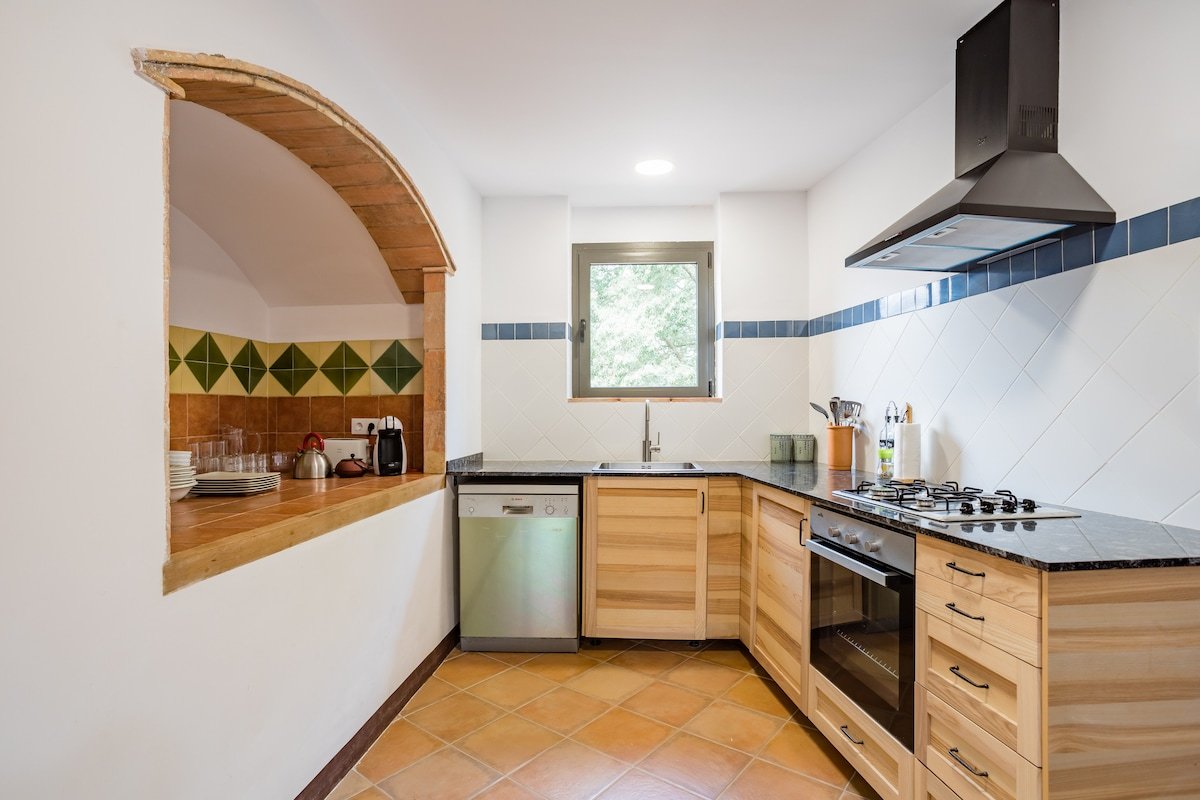 Casa rural renovada en finca agrícola familiar gallery image 5