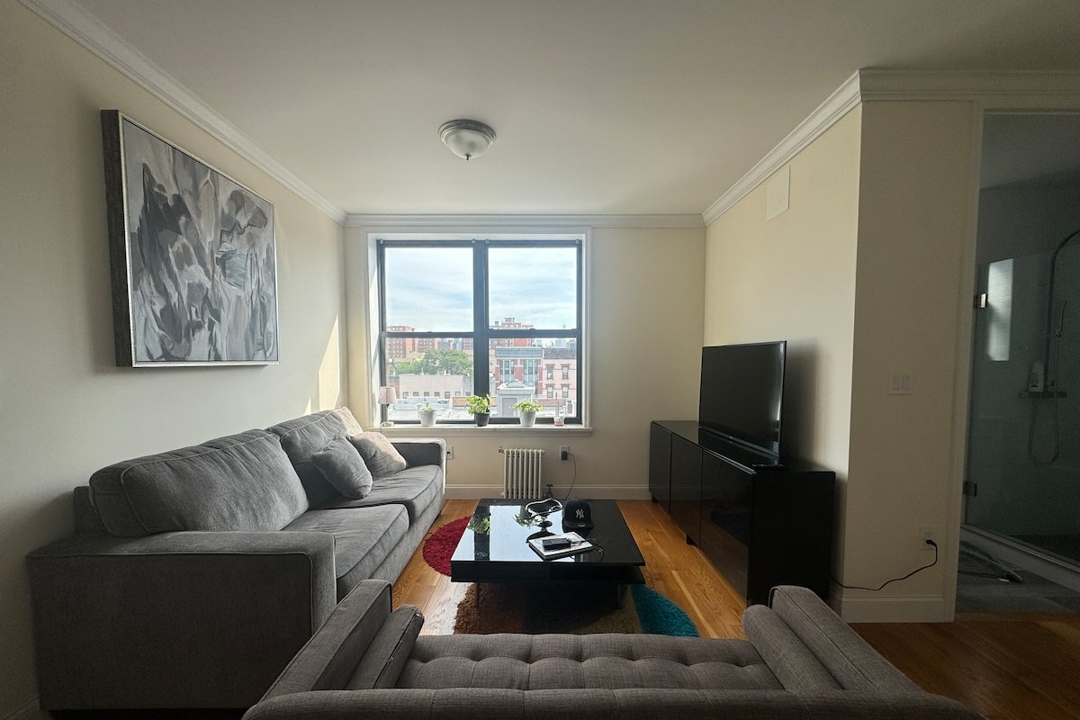 Modern Comfort Near Central Park’s Beauty gallery image 2