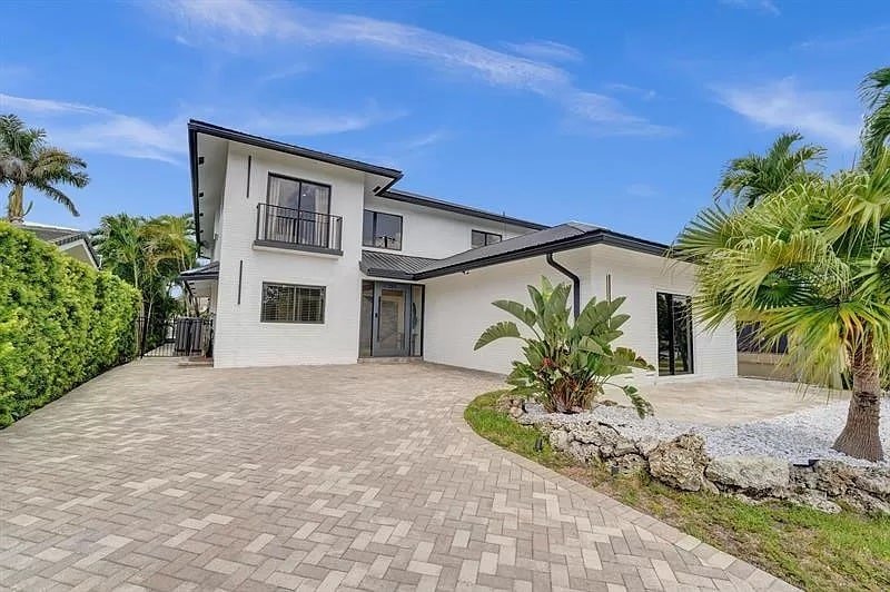 Modern Mansion on the Water! gallery image 5