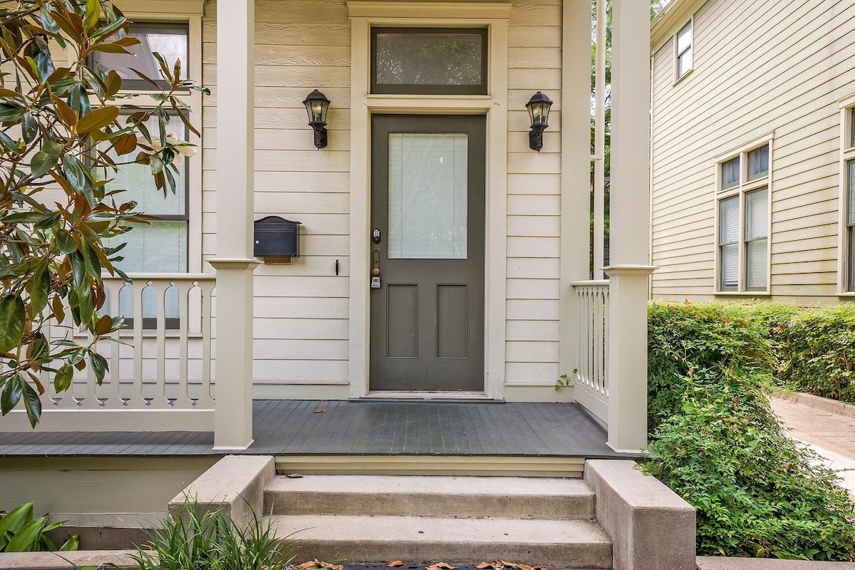 Charming State Thomas Home – Big Groups Welcome! gallery image 3