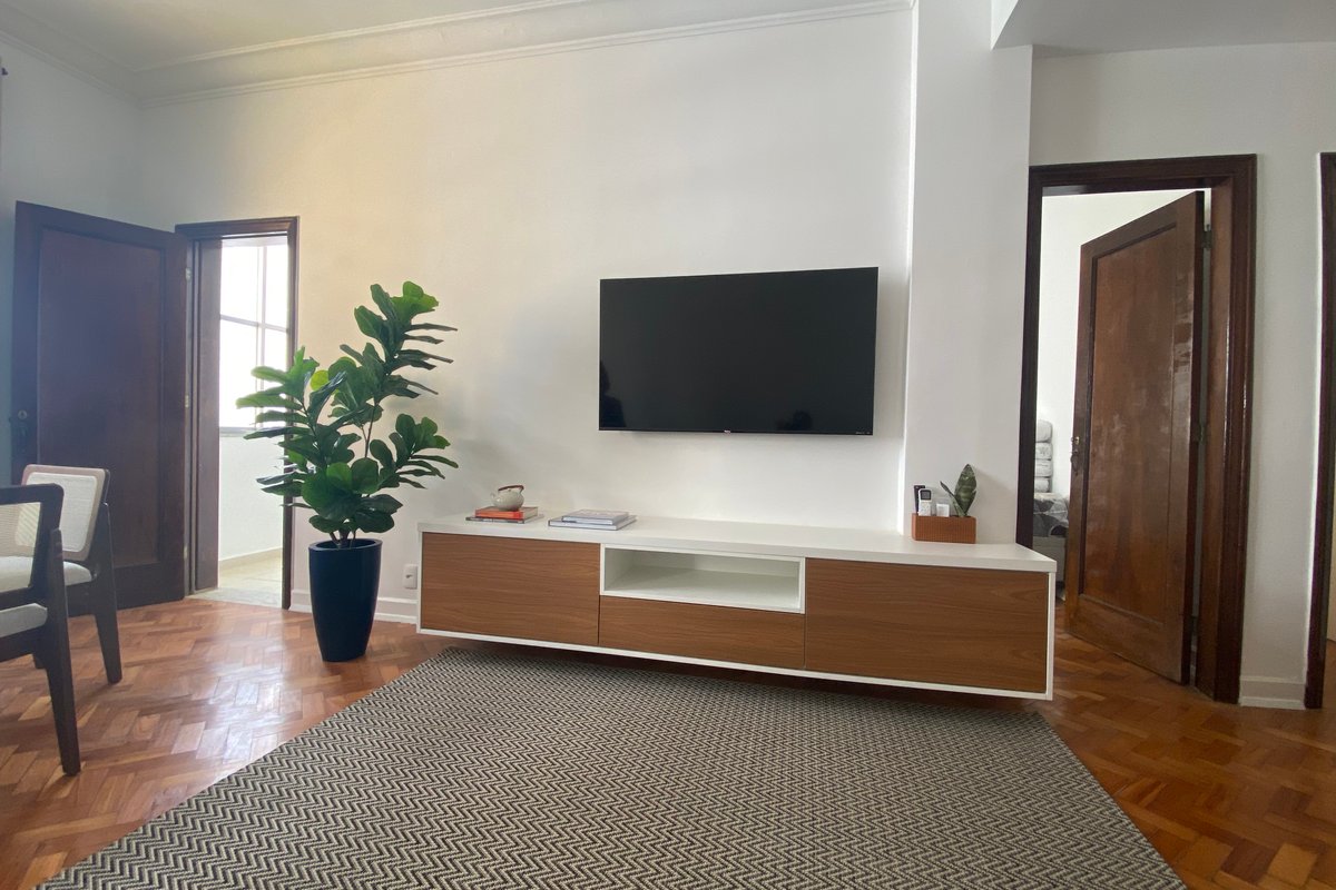 Apto confortável, 200m da praia, seg.24h