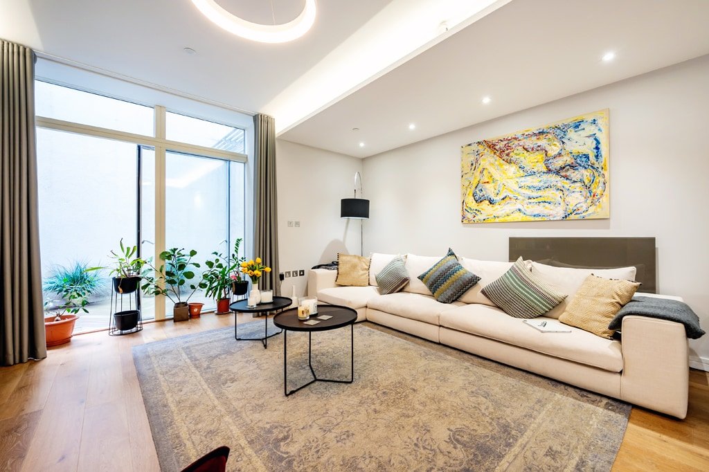 Three Bed, Luxurious Leicester Square Duplex gallery image 4