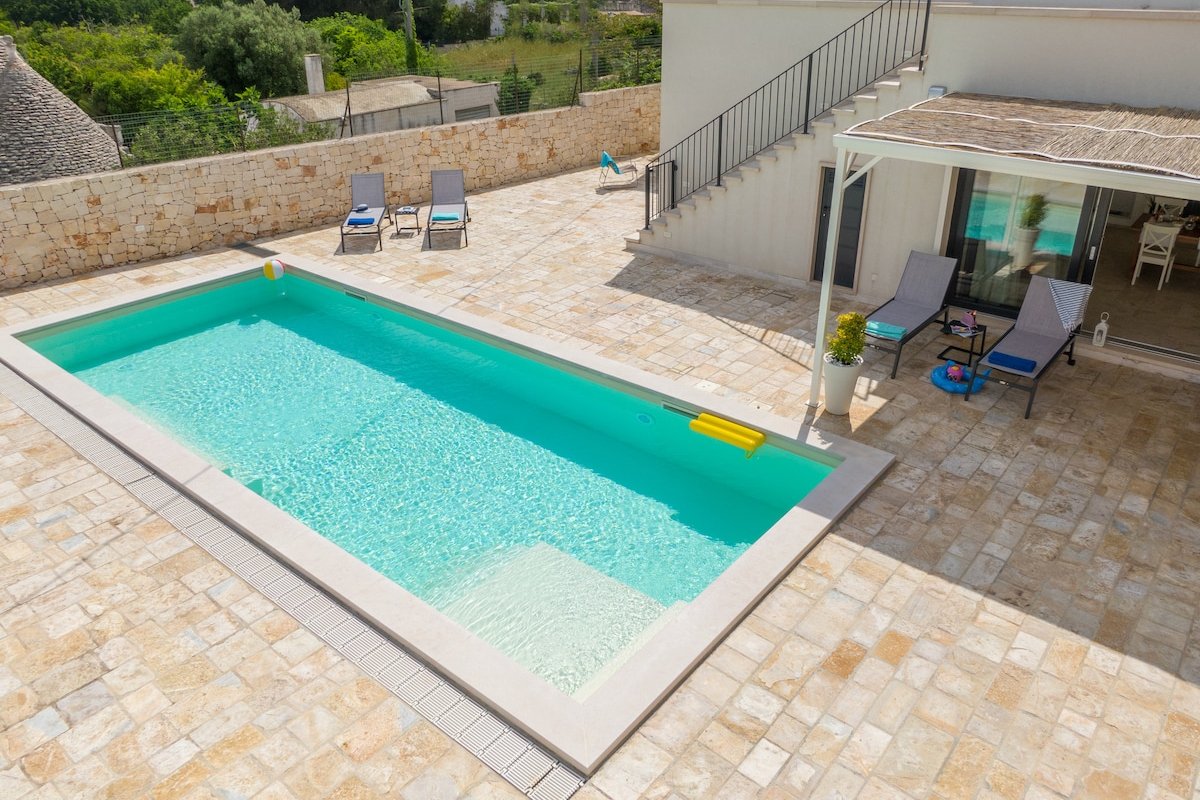 Spacious Ostuni 3 bed villa, pool, fenced & BBQ gallery image 3