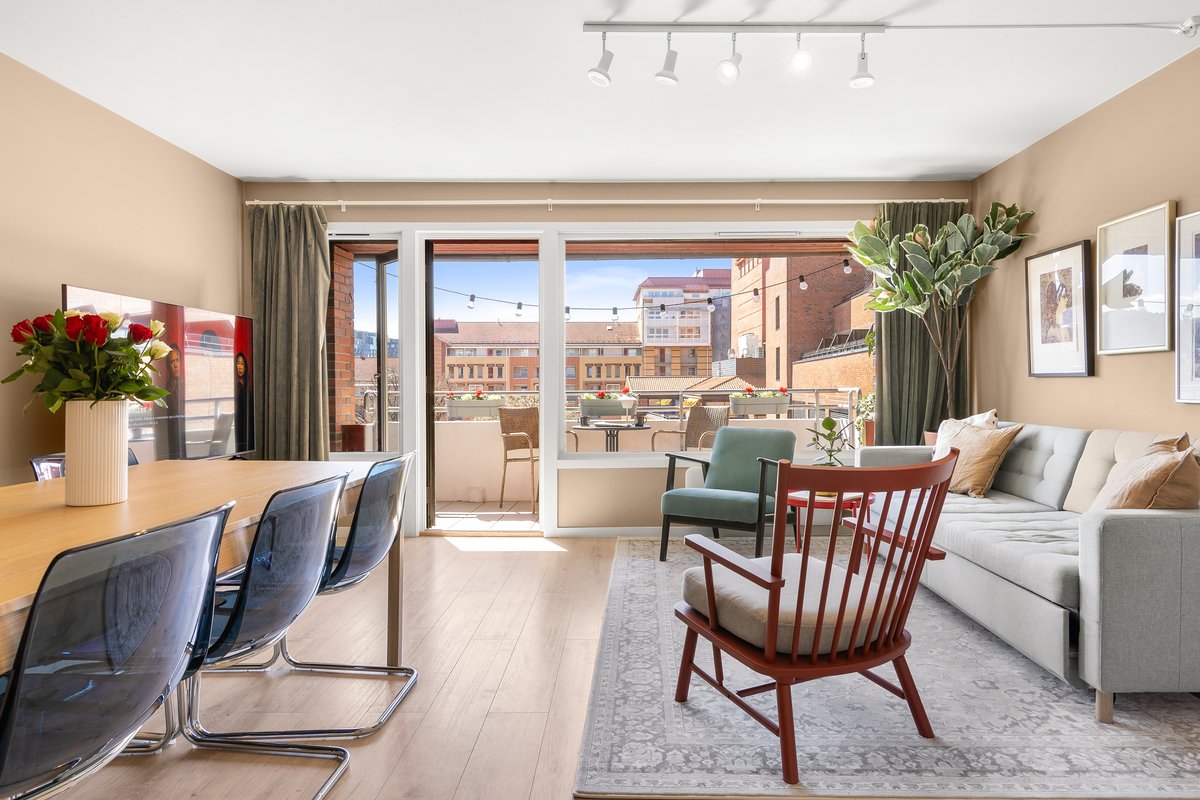 Family-Friendly 4BR • City Center + Free Parking