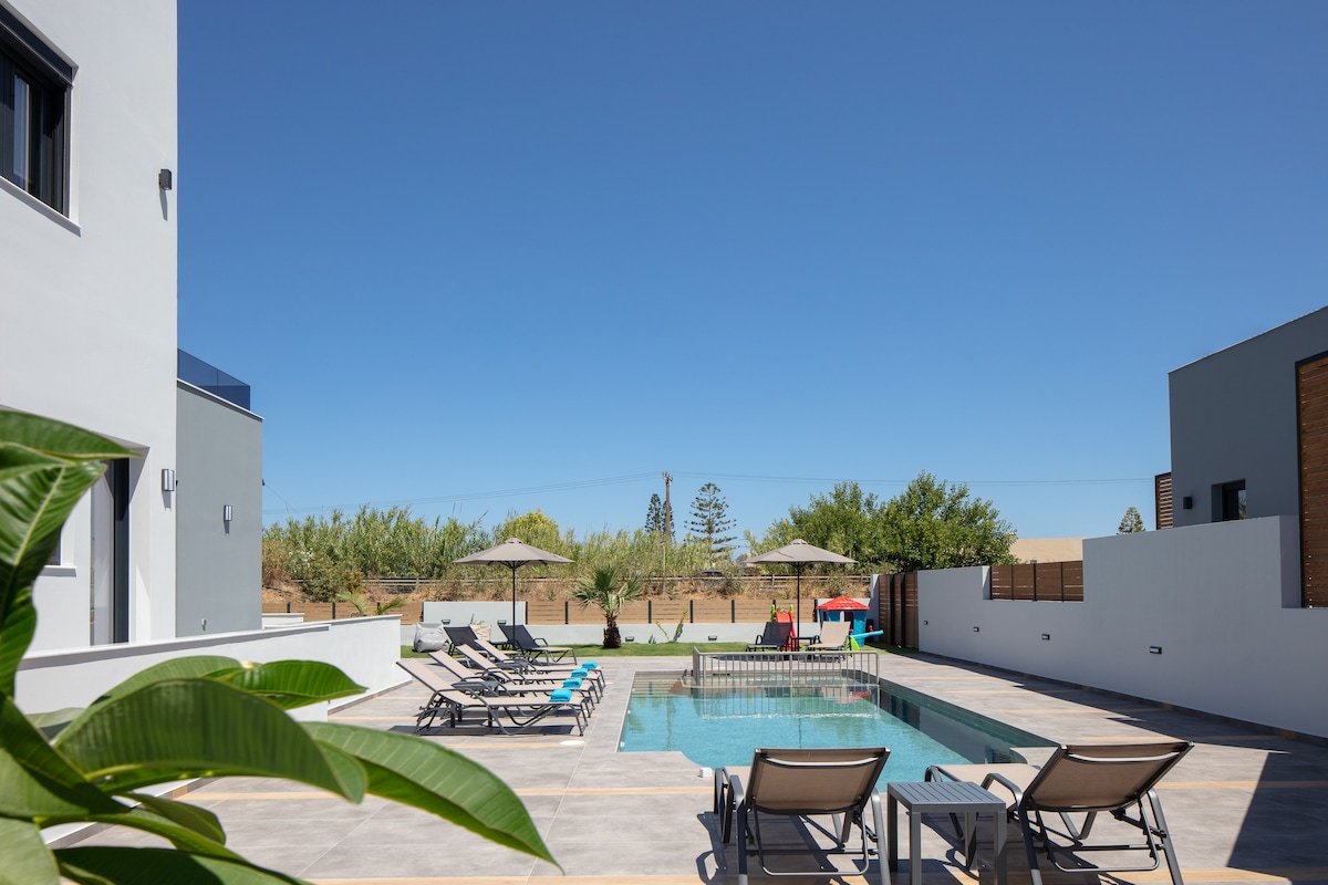 Sunnyside Villa I, Just Steps to the Beach gallery image 5