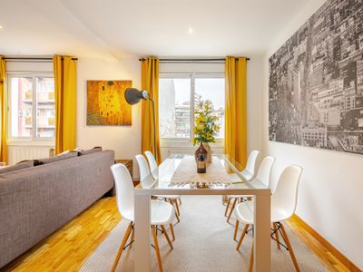 Bright, Spacious, and Modern Eixample Flat