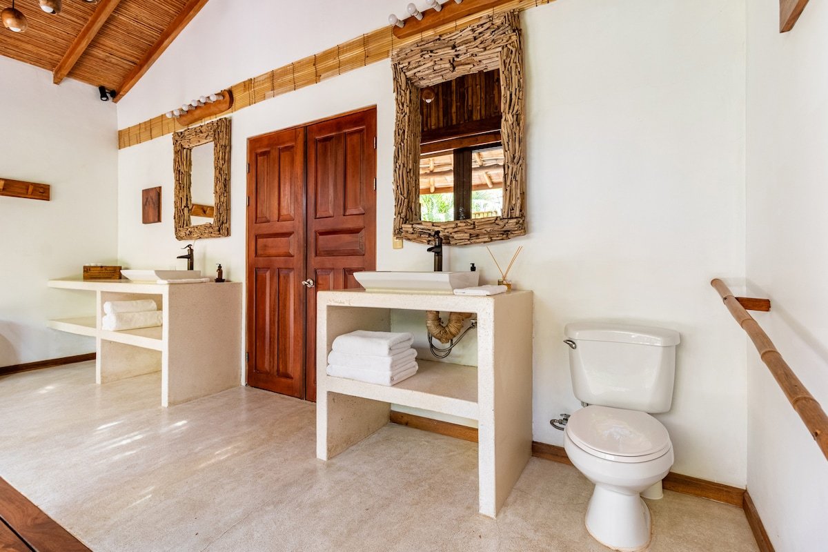 Casa Capitan 4br, luxury beachfront Santa Teresa gallery image 2