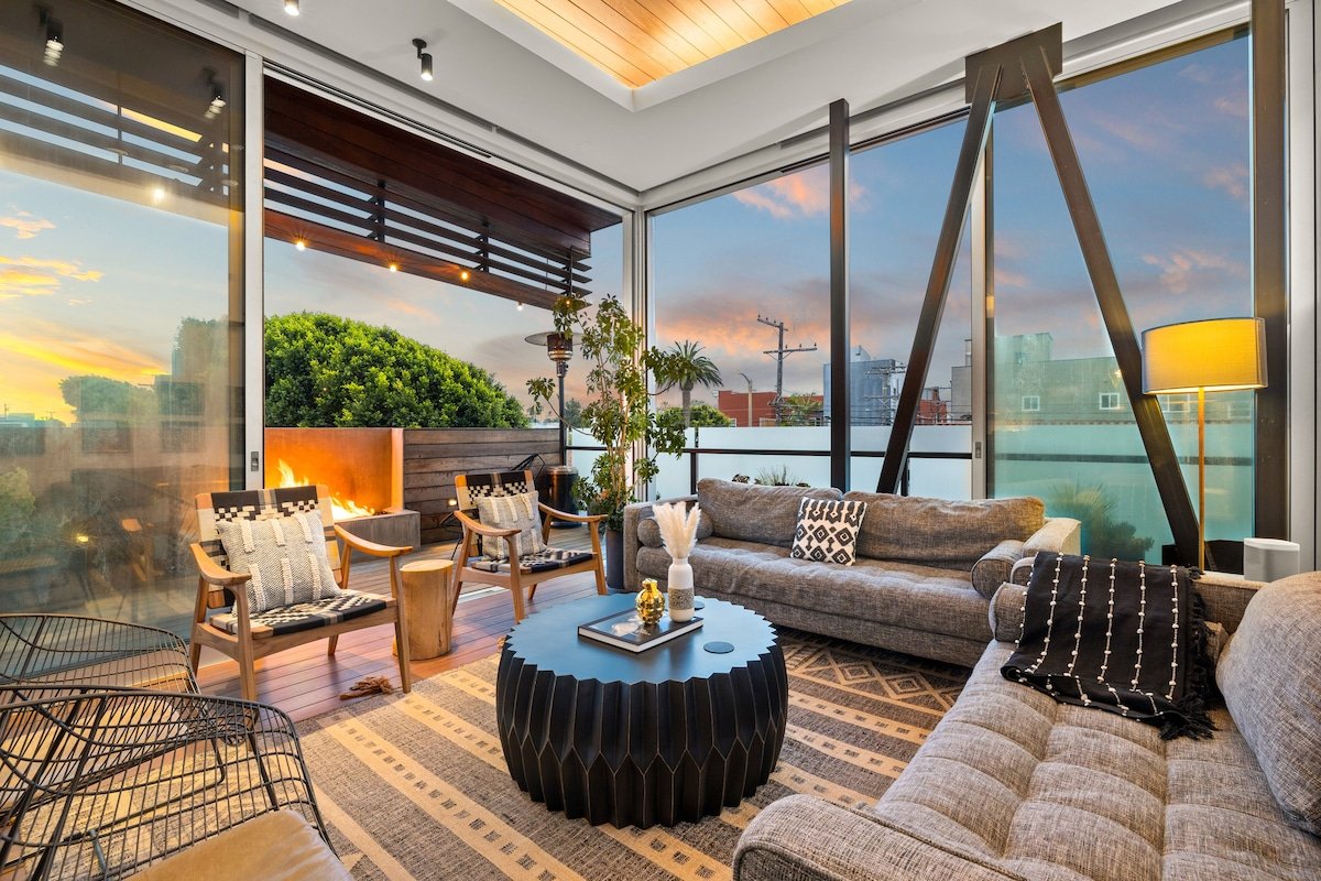 Hip Venice 5BR/4.5B Home w Rooftop, Steps to Beach gallery image 2