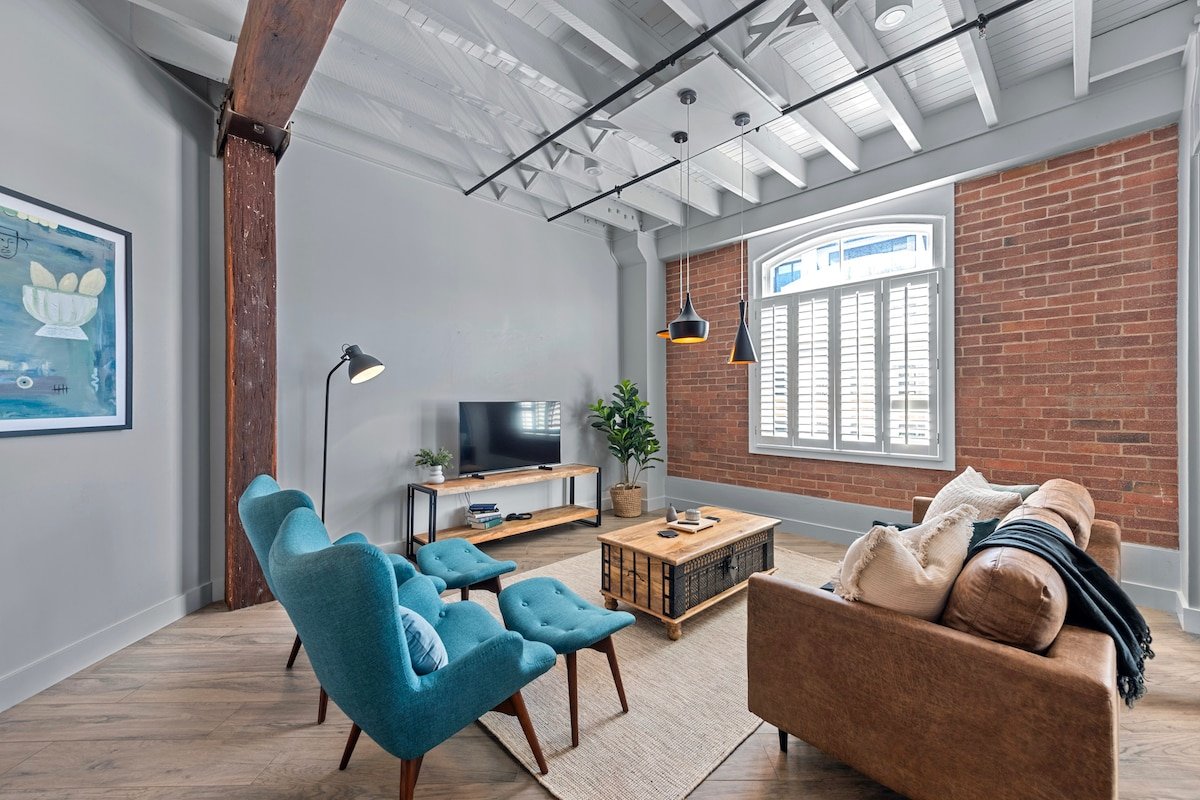 Luxurious Woolstore Living! ~Teneriffe gallery image 3