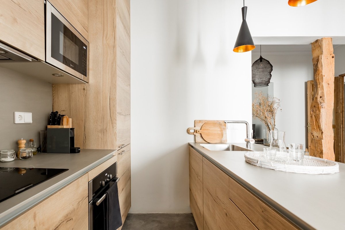 Charming Rustic-Chic Apartment Close to Historic Sites gallery image 3