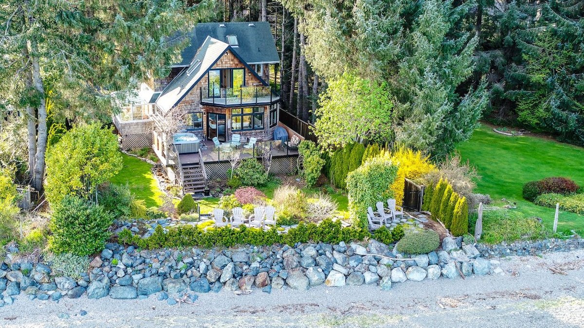 Private Oceanfront Beach House with Hot tub! gallery image 2