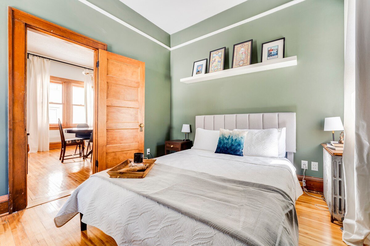 Uptown Fungalow – beautiful private home in MPLS gallery image 4