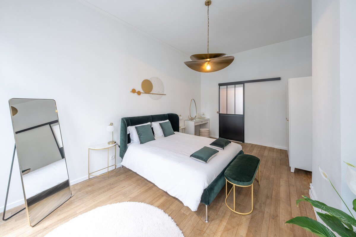 Serenity bubble next to the Grand Place gallery image 3