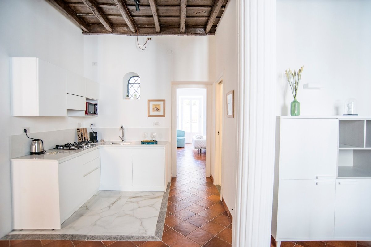 Colosseum, Monti, New Corithian house up to 6 pp gallery image 5