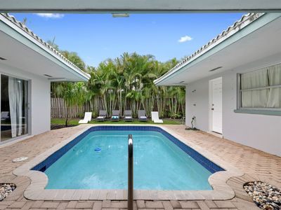 4-Bedroom Pool House on a Wilton Island – Two Mast