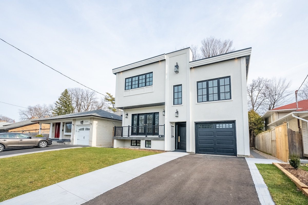 Luxury Home – 5 min from airport, 15 to downtown gallery image 5