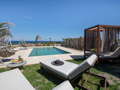Sea View Villa-Amazing Exteriors-Heated Pool & BBQ