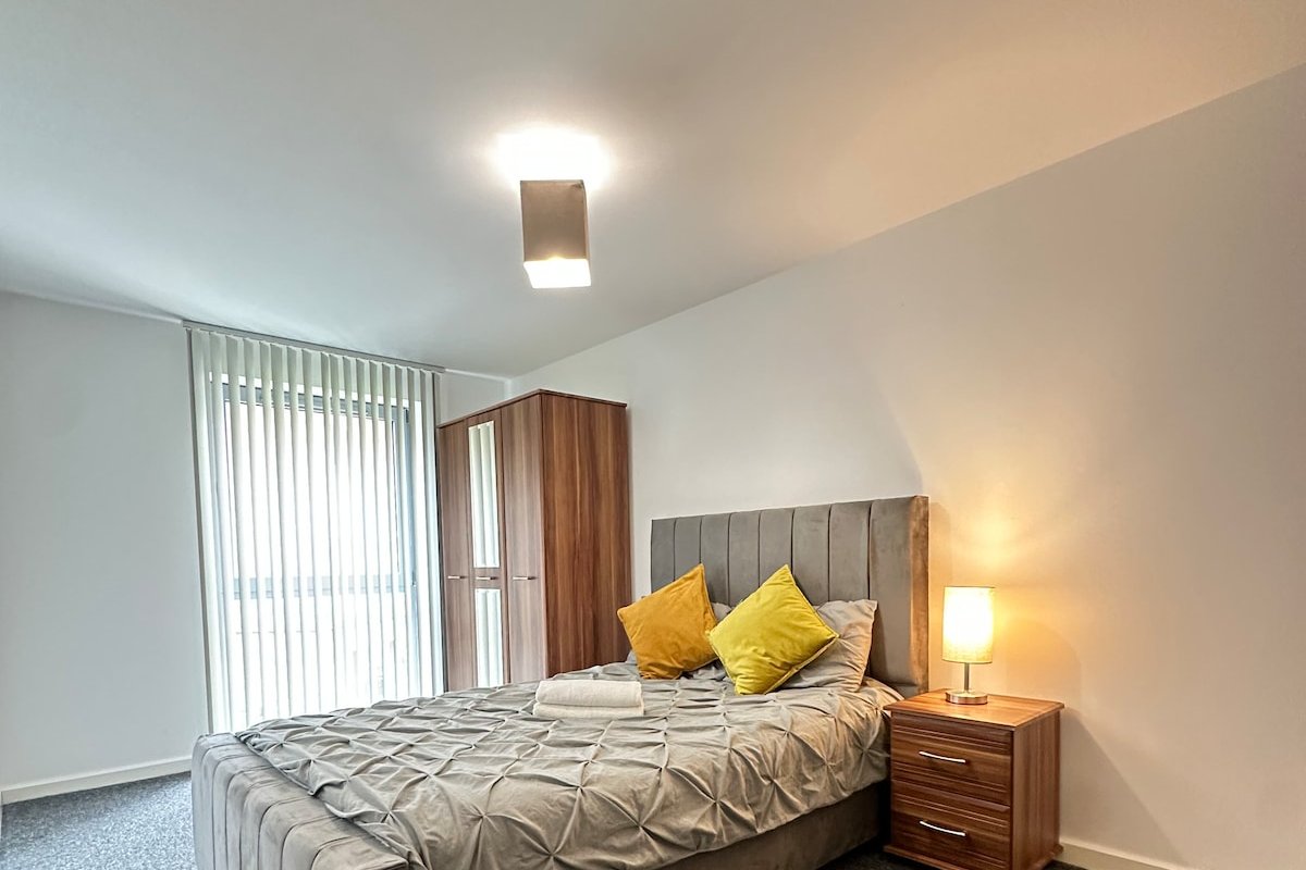 2-Bed Ensuite + Balcony & Free Secure Parking gallery image 4