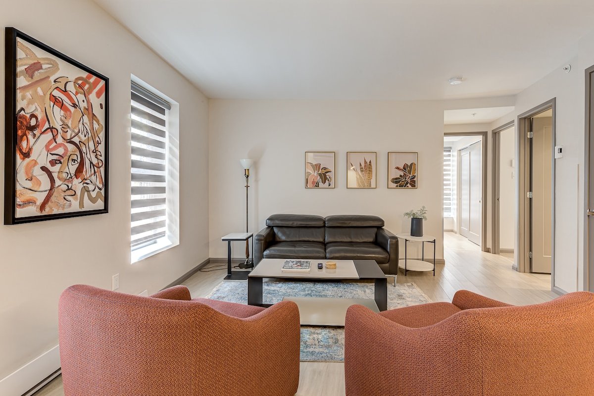 C02 | 2 Bedrooms Apt, Top Floor, Downtown, Quebec gallery image 2