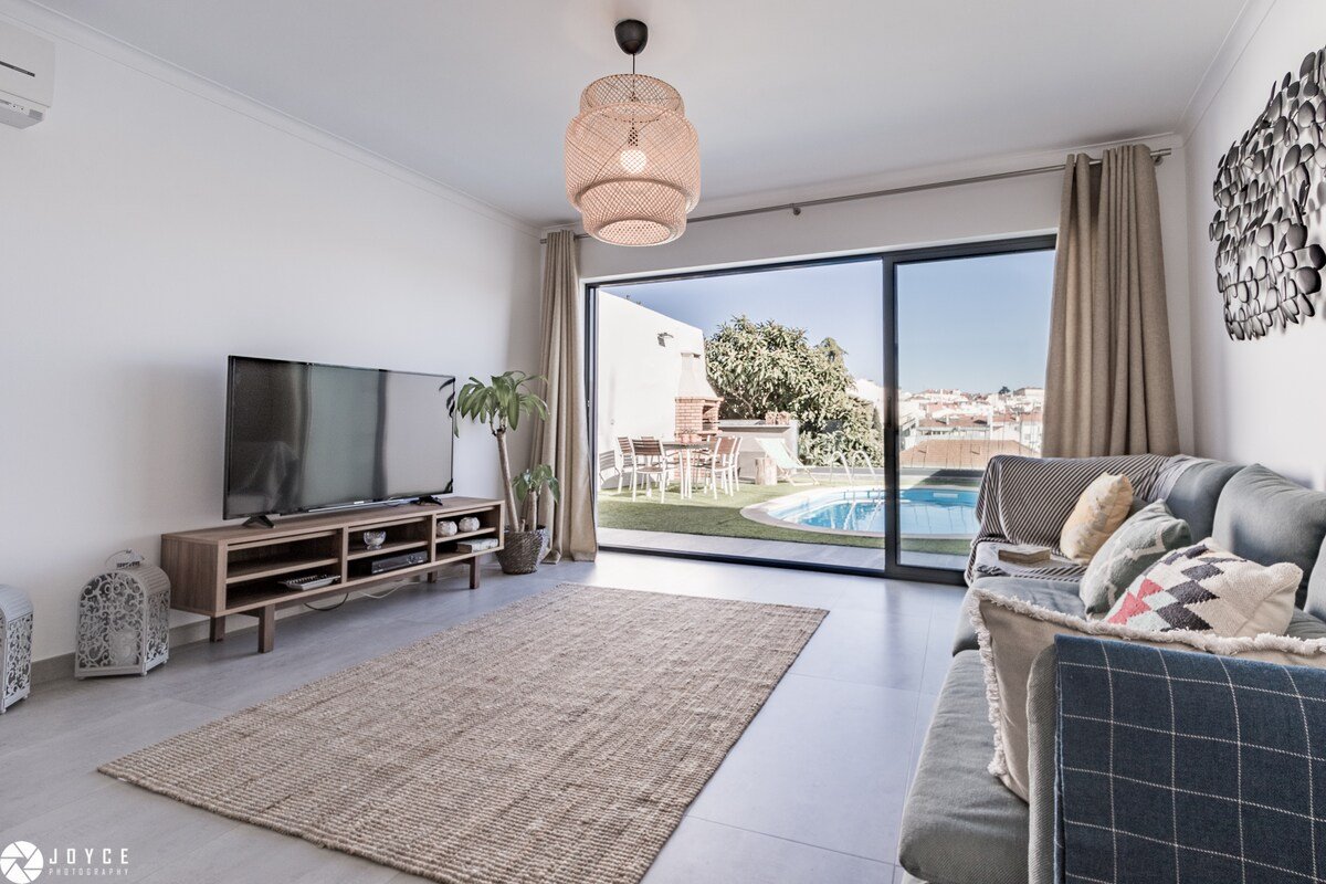 The Pool House – Relax & Swim with stunning view gallery image 4