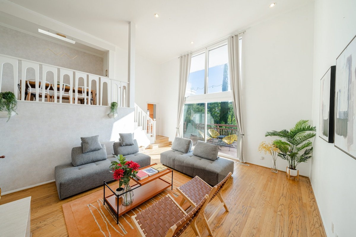 Stunning Views Retro Home w/ Pool/Spa gallery image 3