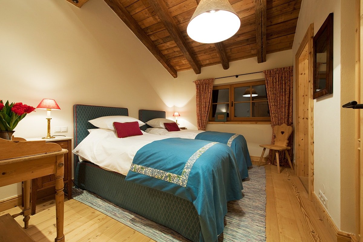 Antoinette gallery image 4