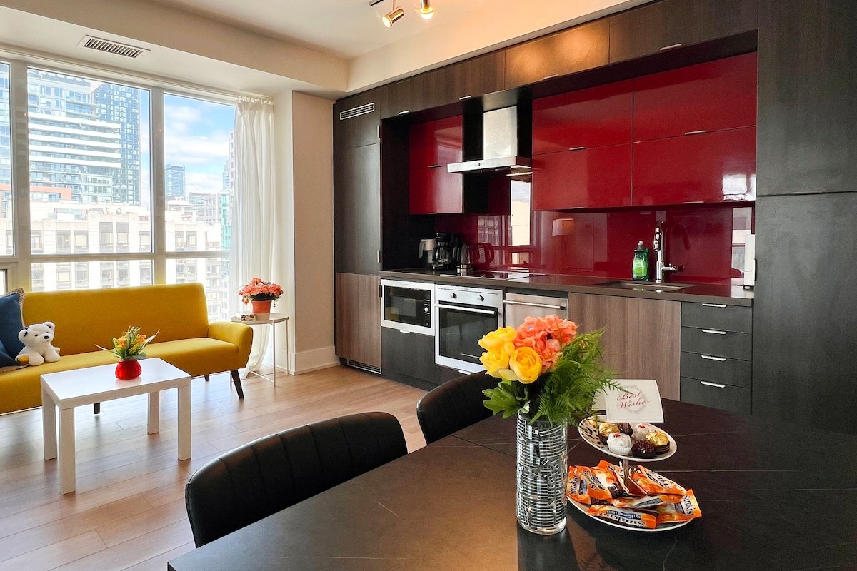 WorldCup DT RogerCenter 3B+2BFreeParking Pool Gym gallery image 3