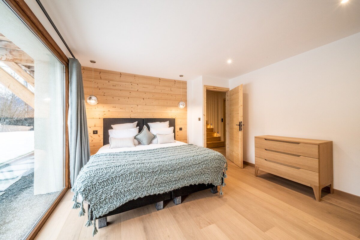 Arande-Modern chalet with hot tub in Saint-Gervais gallery image 3