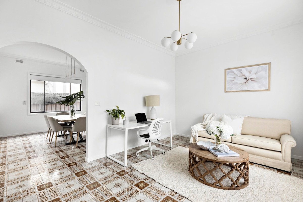 LARGE family home gallery image 3