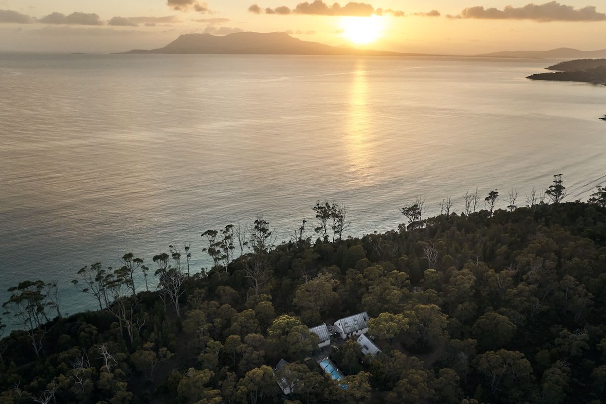 Orford Pavilion – Luxe retreat on coastal acreage gallery image 2