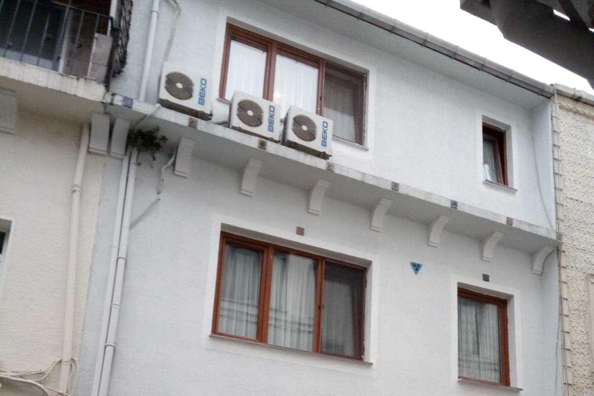 J – Full House For 20 ! Persons gallery image 2