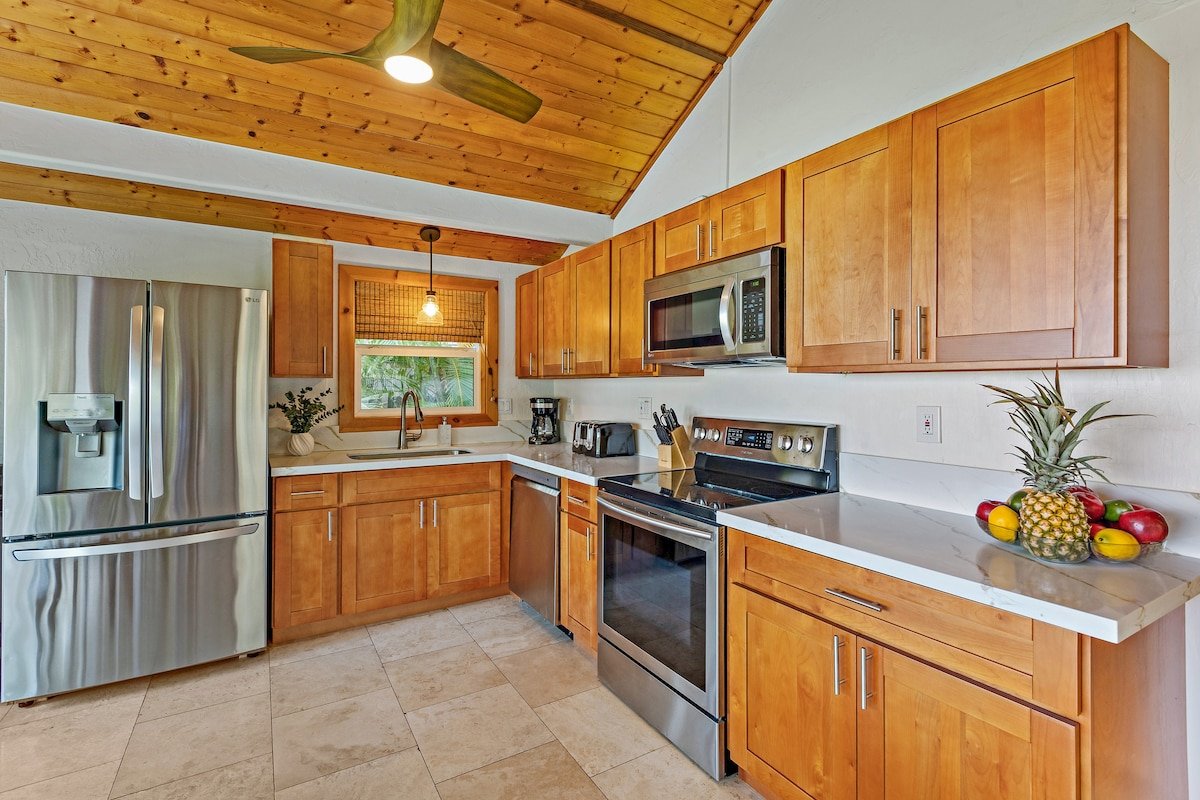 OCEANFRONT HOME*UNINTERRUPTED*HOT TUB*PRIVATE GEM gallery image 4