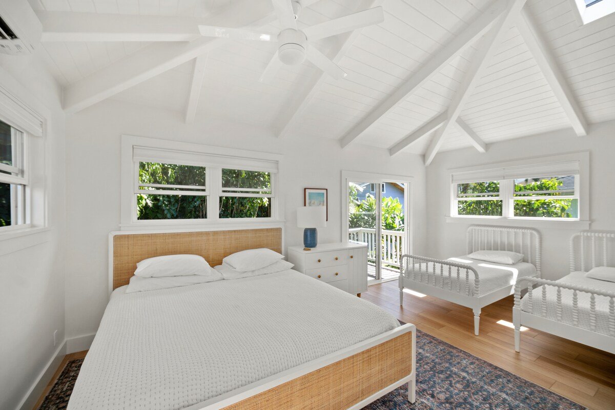 Cycle or Walk to Hanalei Bay gallery image 4