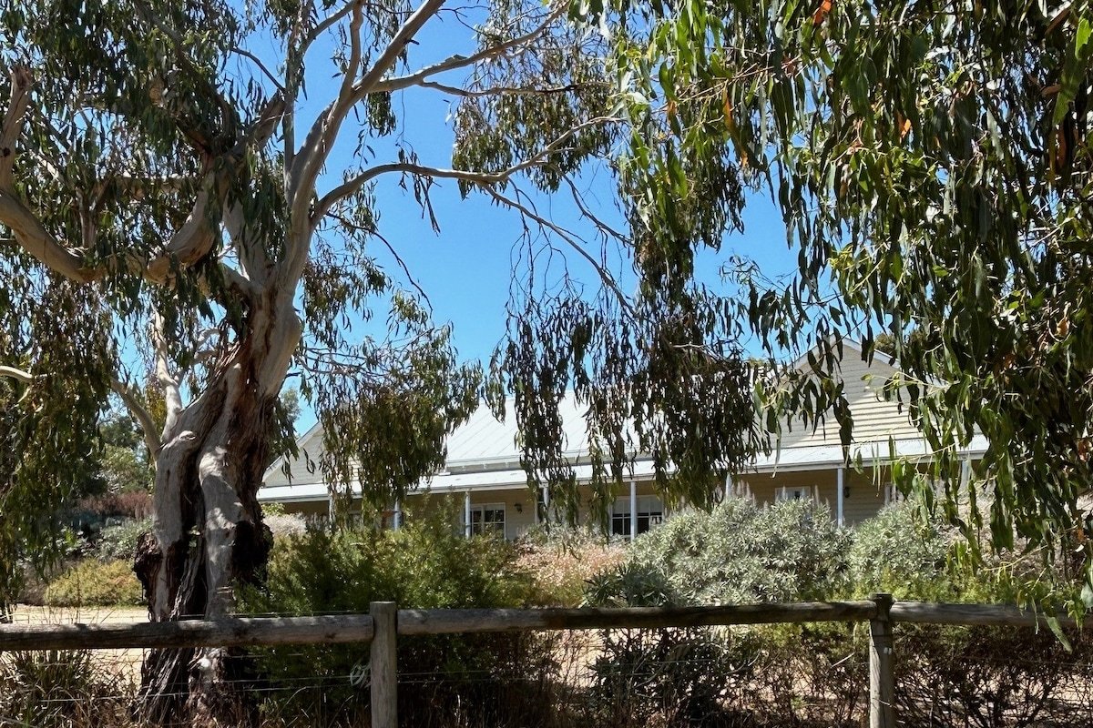 Burrendah House Mornington Peninsula gallery image 2