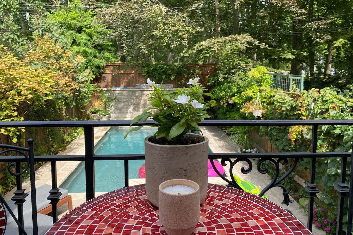 Year-Round Heated Pool & Hot Tub Family Oasis gallery image 5