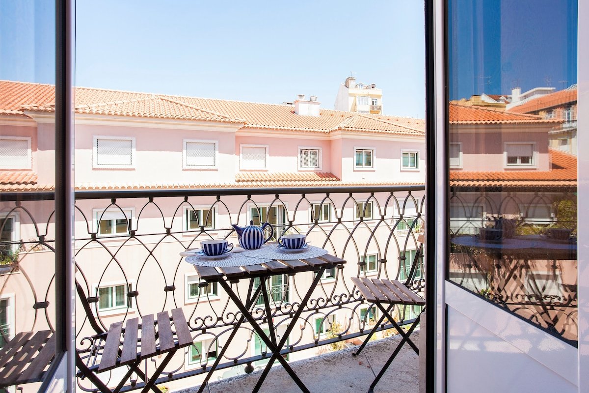 Modern Antique Boutique Duplex Rooftop Flat Lisbon gallery image 5