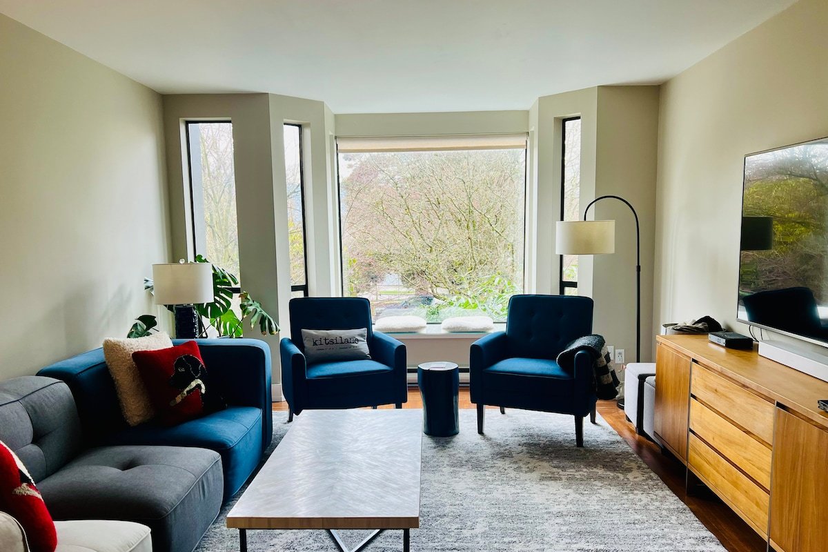 Kitsilano house steps away from Ocean gallery image 2