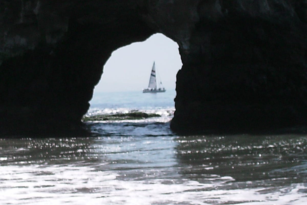 4 bed HotTub Firepit blks to beach Best Location! gallery image 2