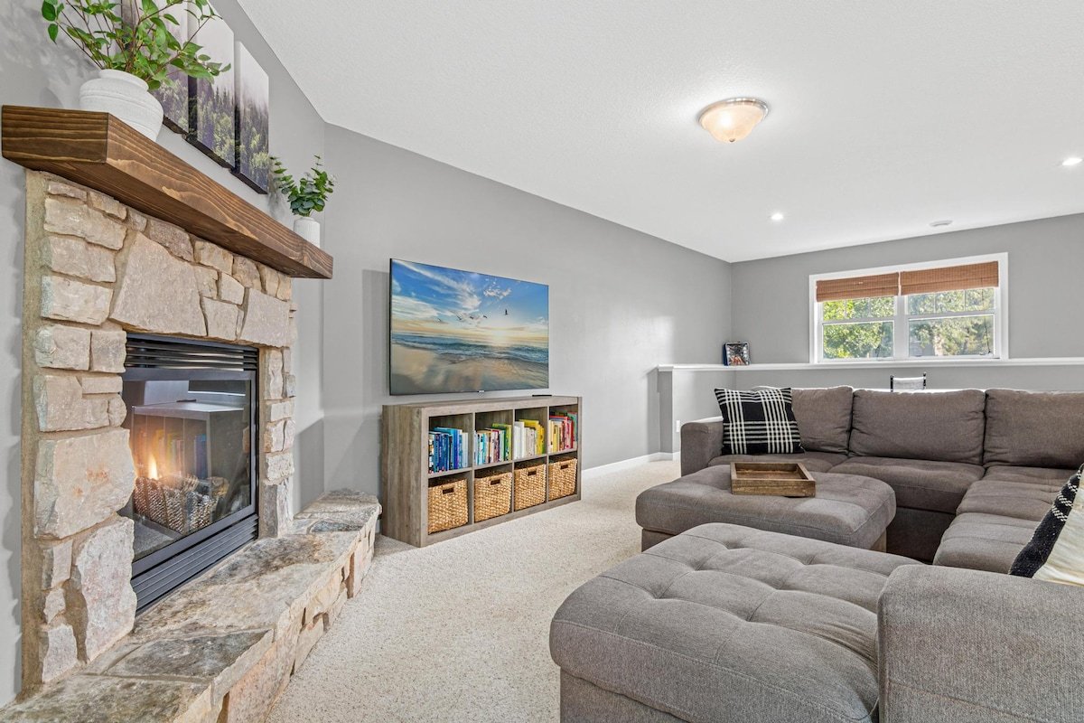 Open Concept | Hot Tub | Ping Pong gallery image 2