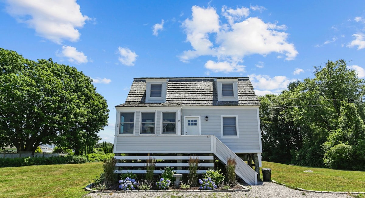 Watch Hill Cottage-Sunset Serendipity gallery image 2