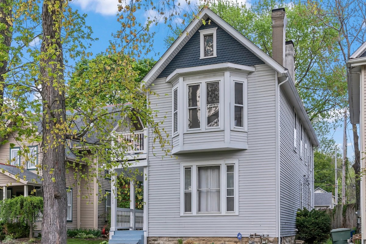 Entire Duplex | Fenced Backyard | Garage | Grill gallery image 3