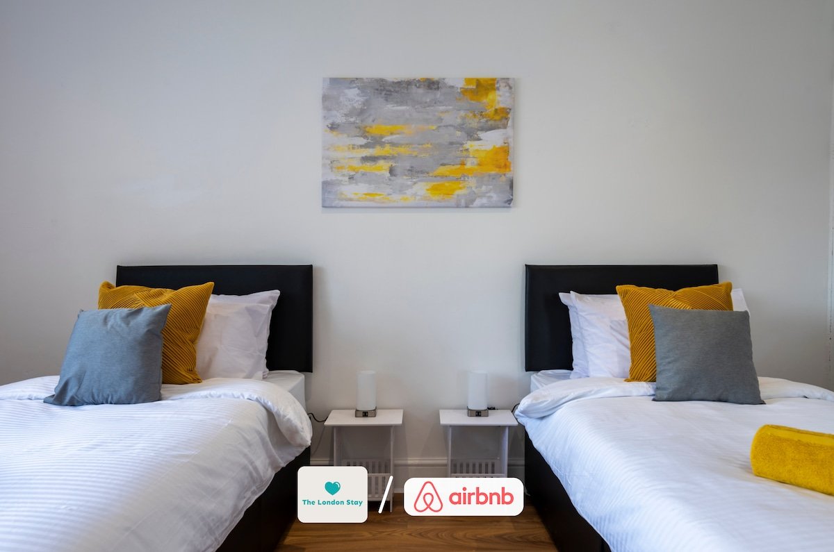 30%Off|4BdHs|London|Sleeps7|FreeParking|SuperKings gallery image 3