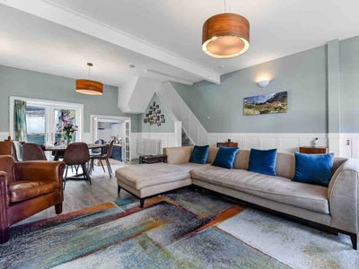 Spacious 4 Bedroom House on Central & Quiet Street