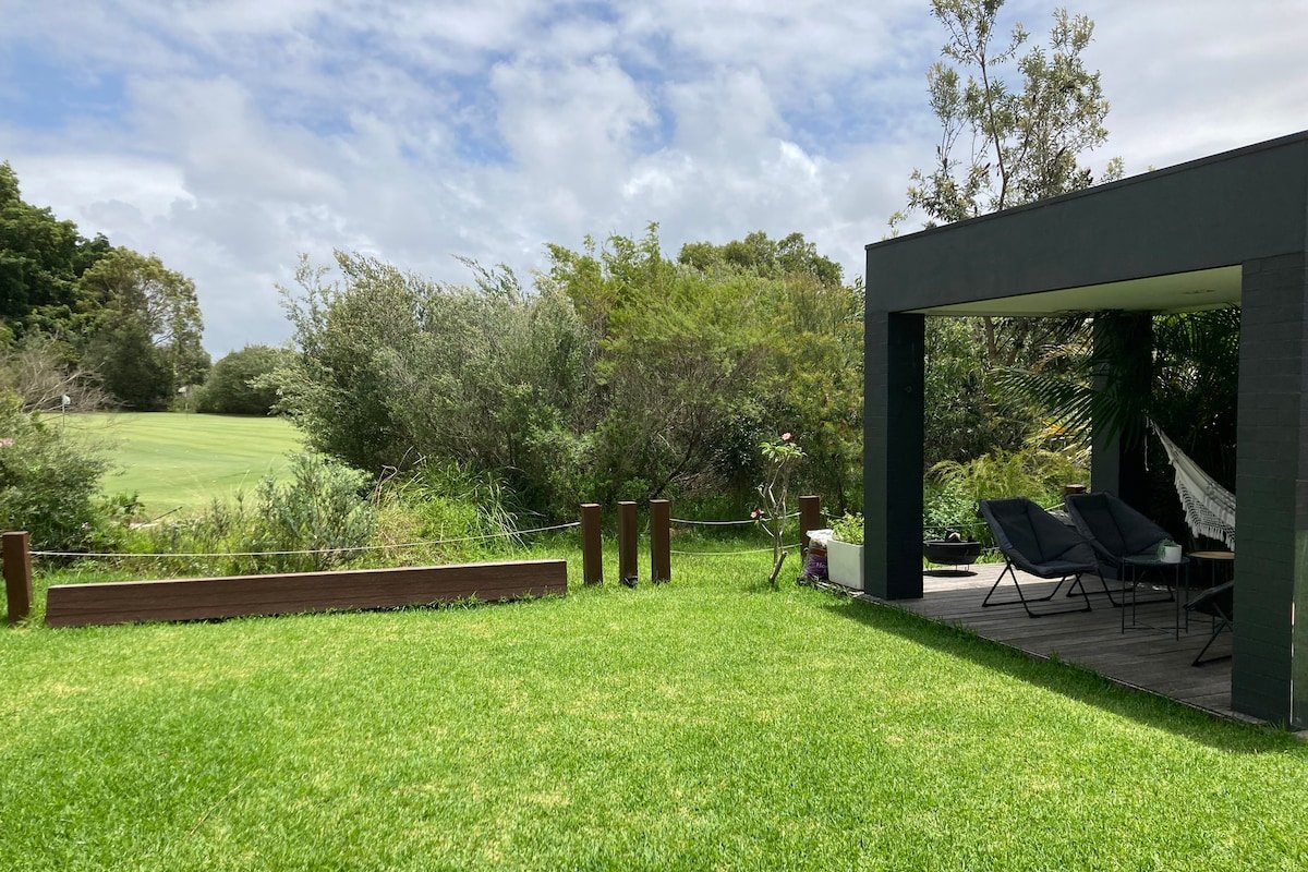 Resort Villa in Manly + lap pool gallery image 2