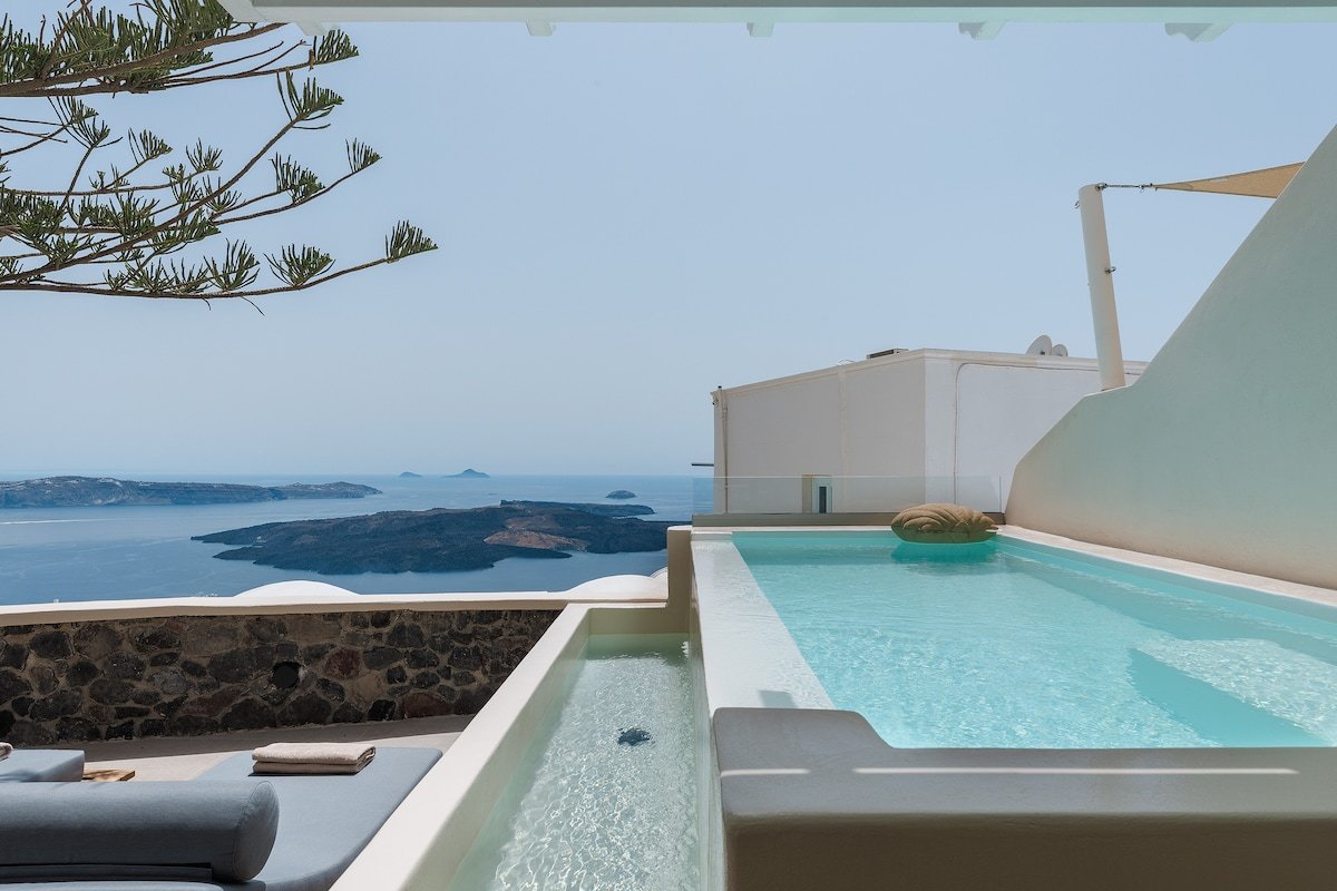 Morfes 2BDR aprt with Plunge pool and Caldera View gallery image 4