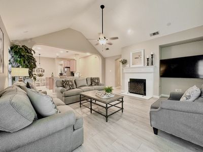 Bright Space in Heritage! Single Story 4Bedroom!