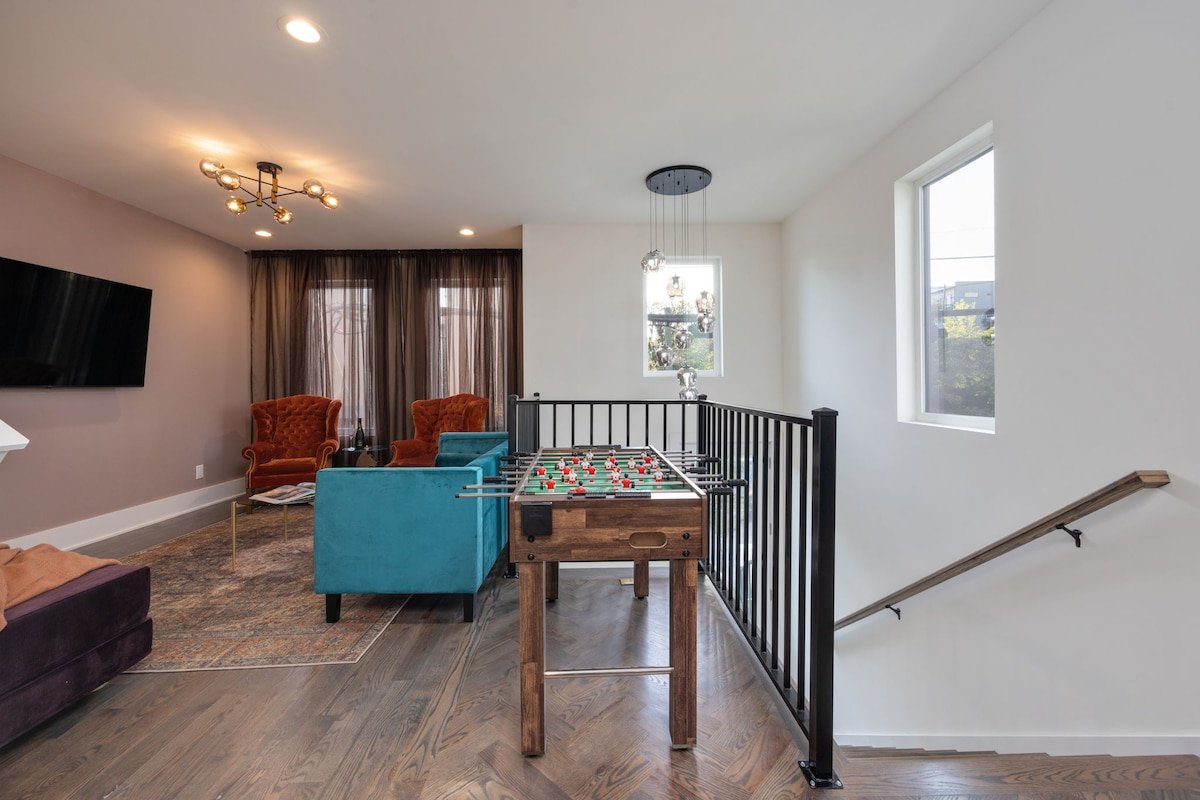 Heated Rooftop Pool, Games,Elevator,Sleeps11 gallery image 4