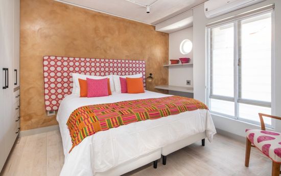 Photo 2 of 52 Victoria Road accommodation in Bakoven, Cape Town with 5 bedrooms and 5 bathrooms