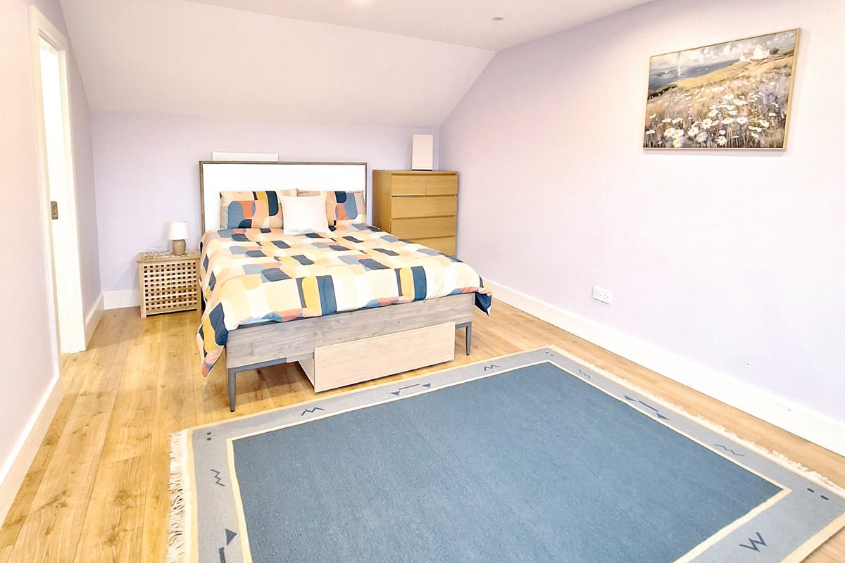 4-bed House Close to Airport, City & Beaches