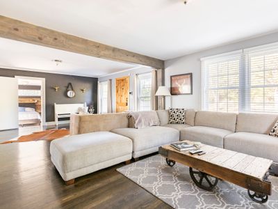 Renovated Bungalow with Skyline Views Right on the River